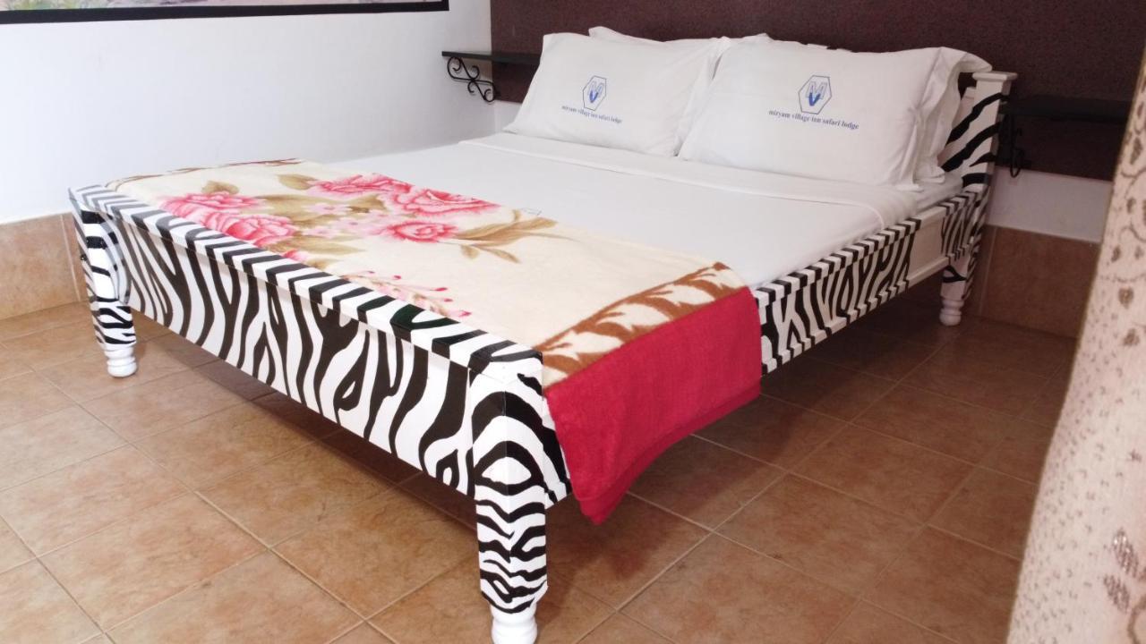 Miryams Village Inn Safari Lodge Sultan Hamud Dış mekan fotoğraf